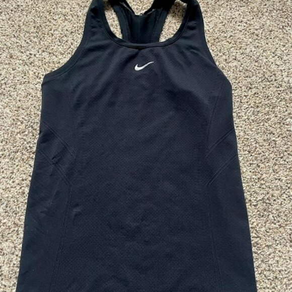 Women's size Small  Slim Fit Nike Dri FIT ADV tank top - Picture 2 of 4